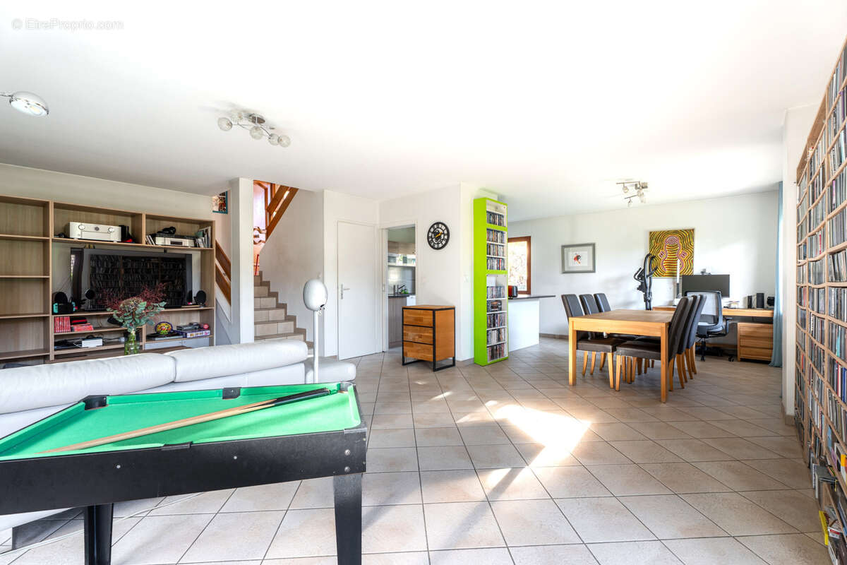 Maison à PREVESSIN-MOENS