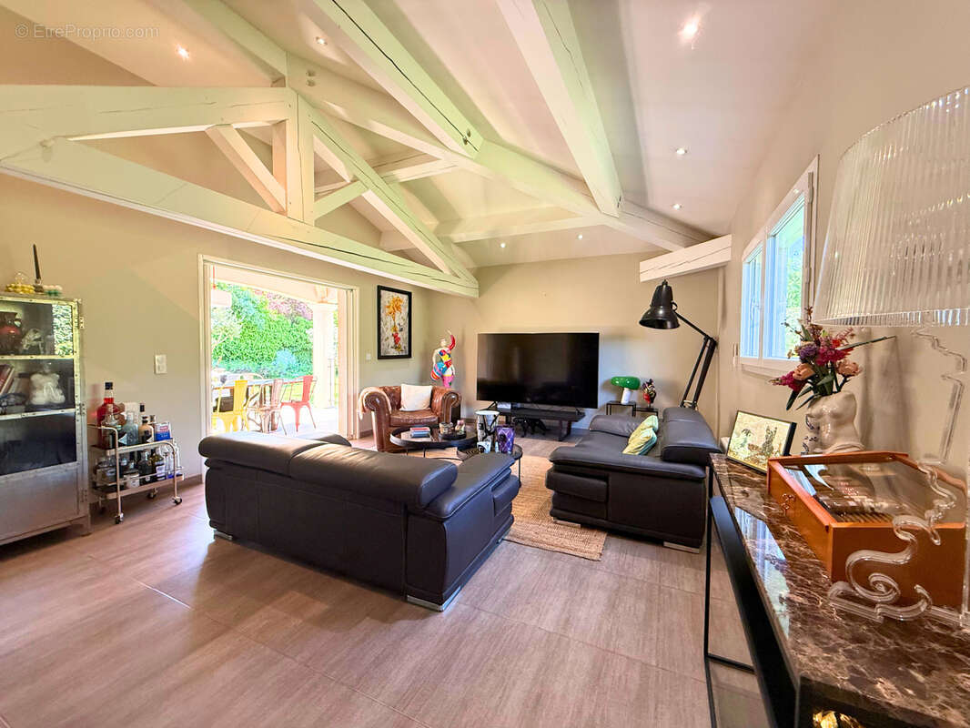 Maison à LE PUY-SAINTE-REPARADE