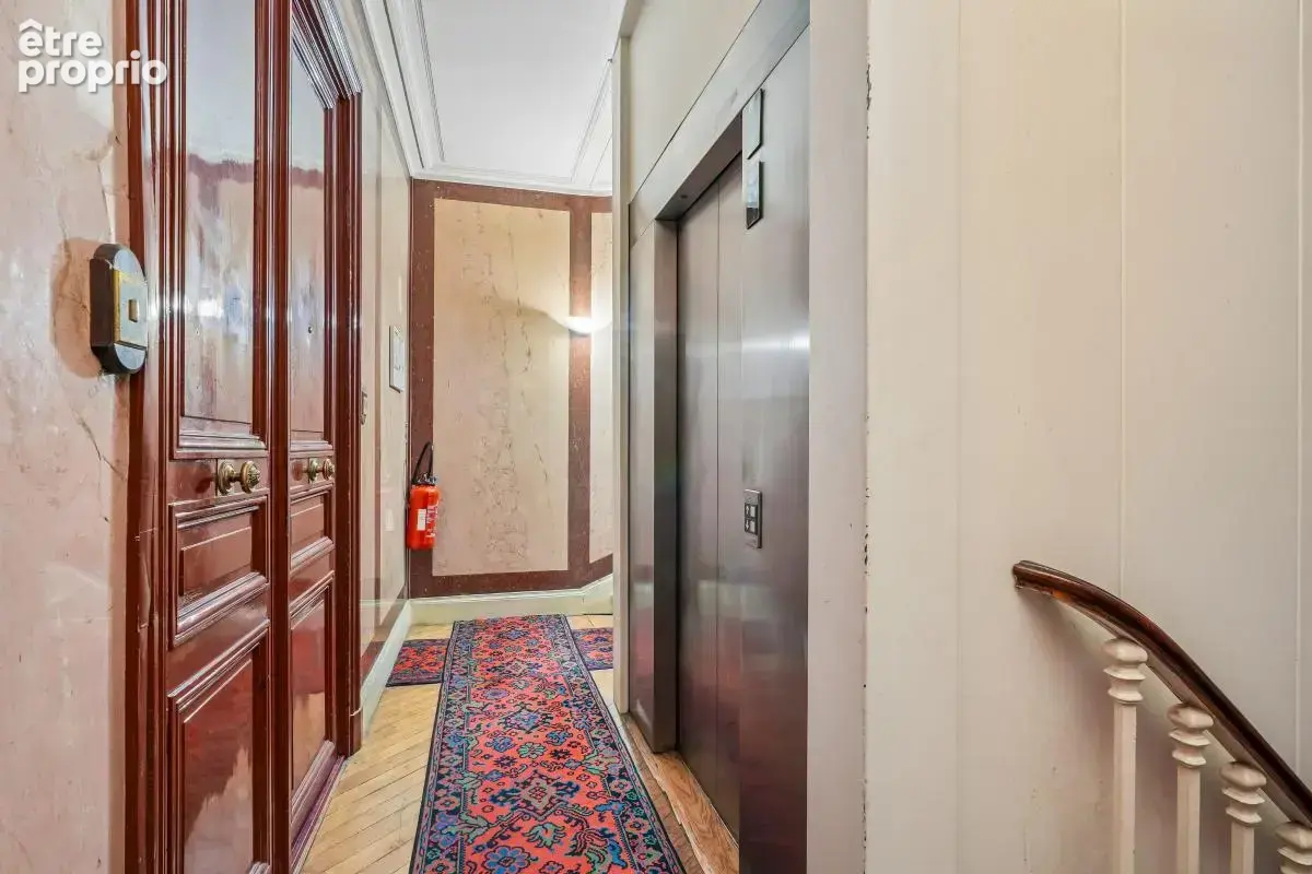 Paris XVIe – Avenue Victor Hugo / Arc de Triomphe - Appartement d'exception, cachet et volumes - photo 10