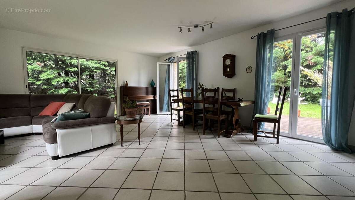 Photo 4 - Maison à LA TOUR-DE-SALVAGNY