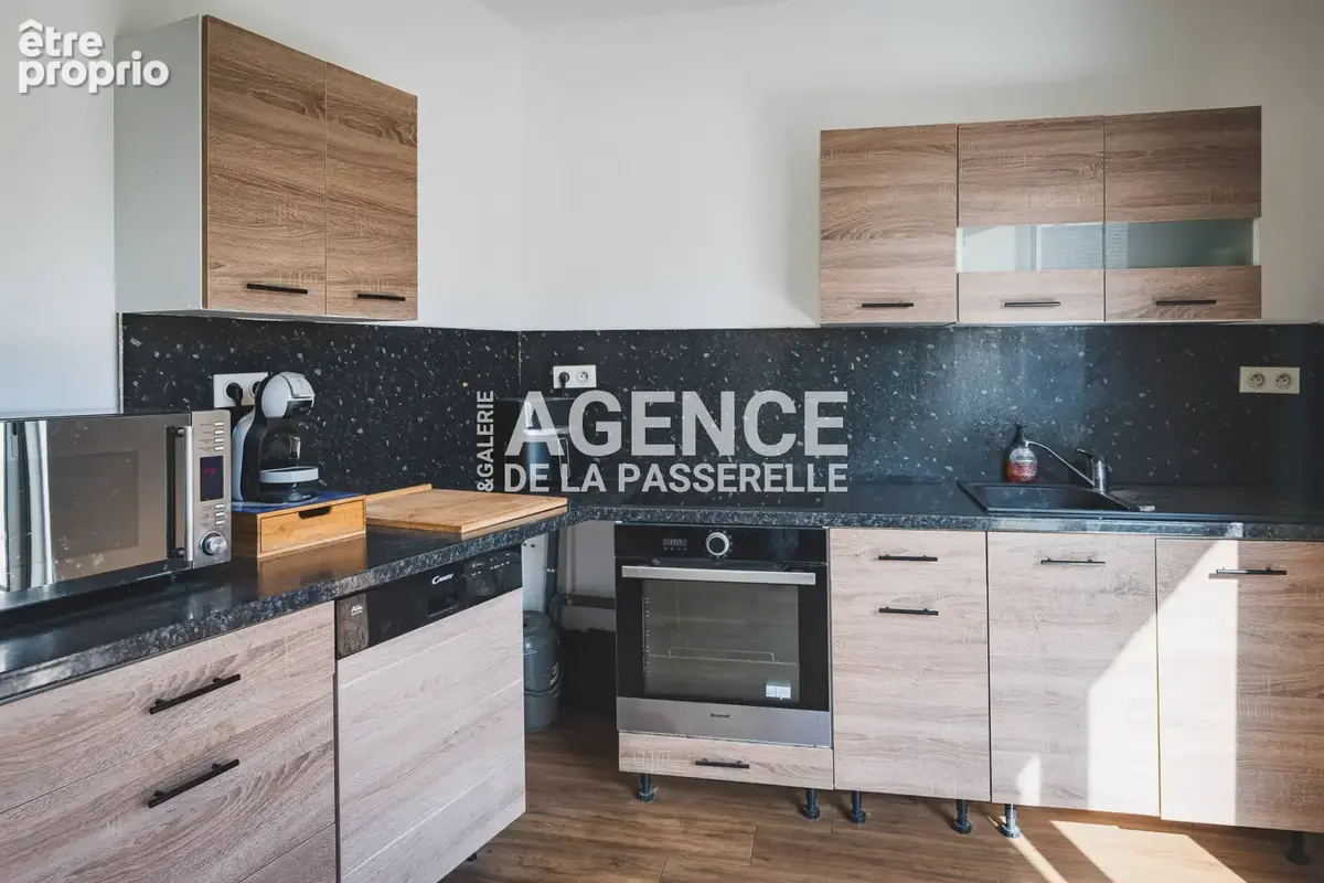 Maison rénovée de 118m2, 4 chambres, jardin et piscine. - photo 10