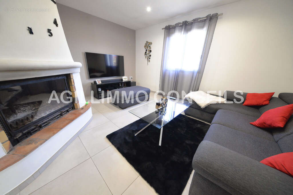 Maison à PUGET-SUR-ARGENS