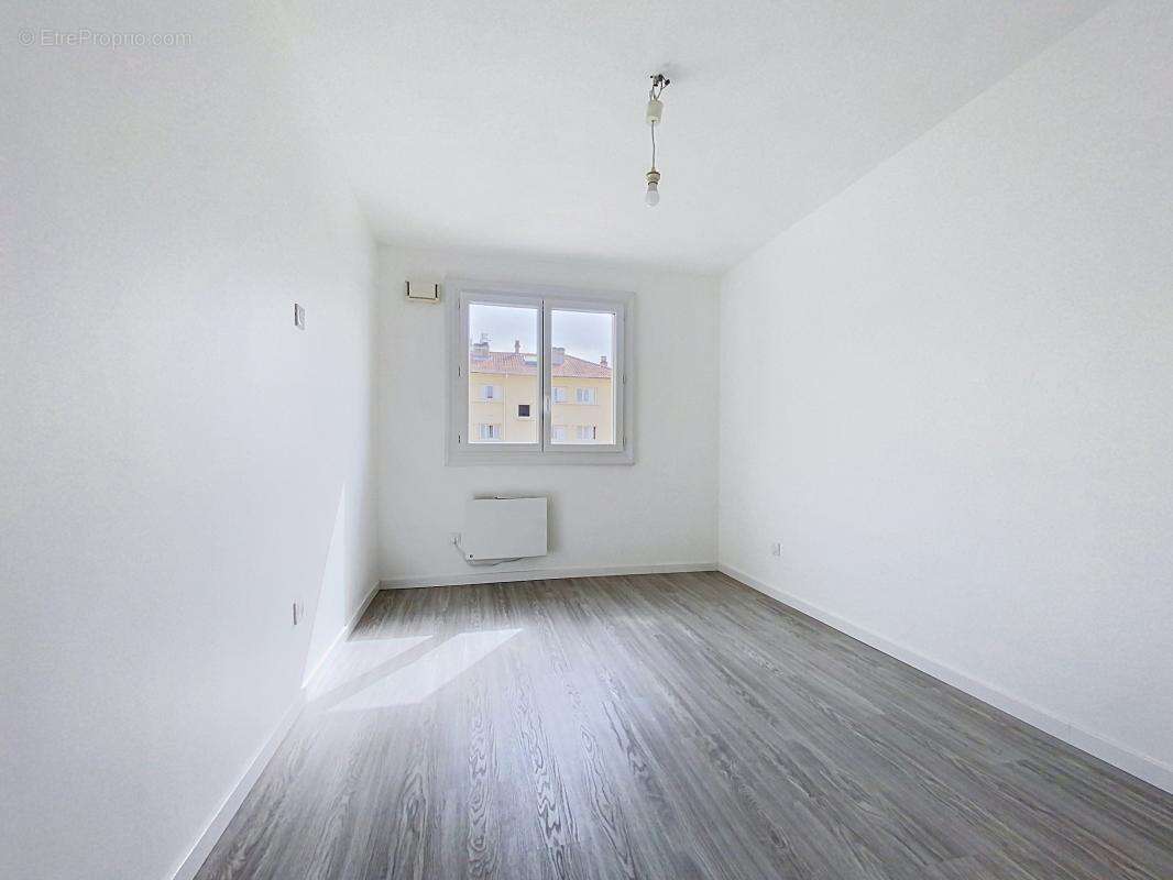 Appartement - 3 Chambres - 1 Place de parking privative - Proche toutes commodités - photo 15