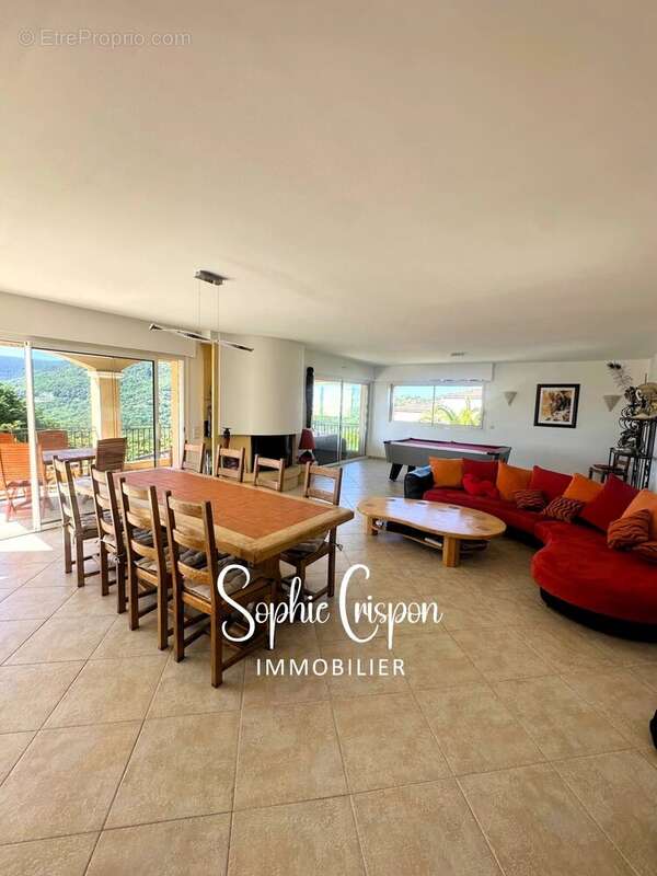 Maison à LES ADRETS-DE-L&#039;ESTEREL