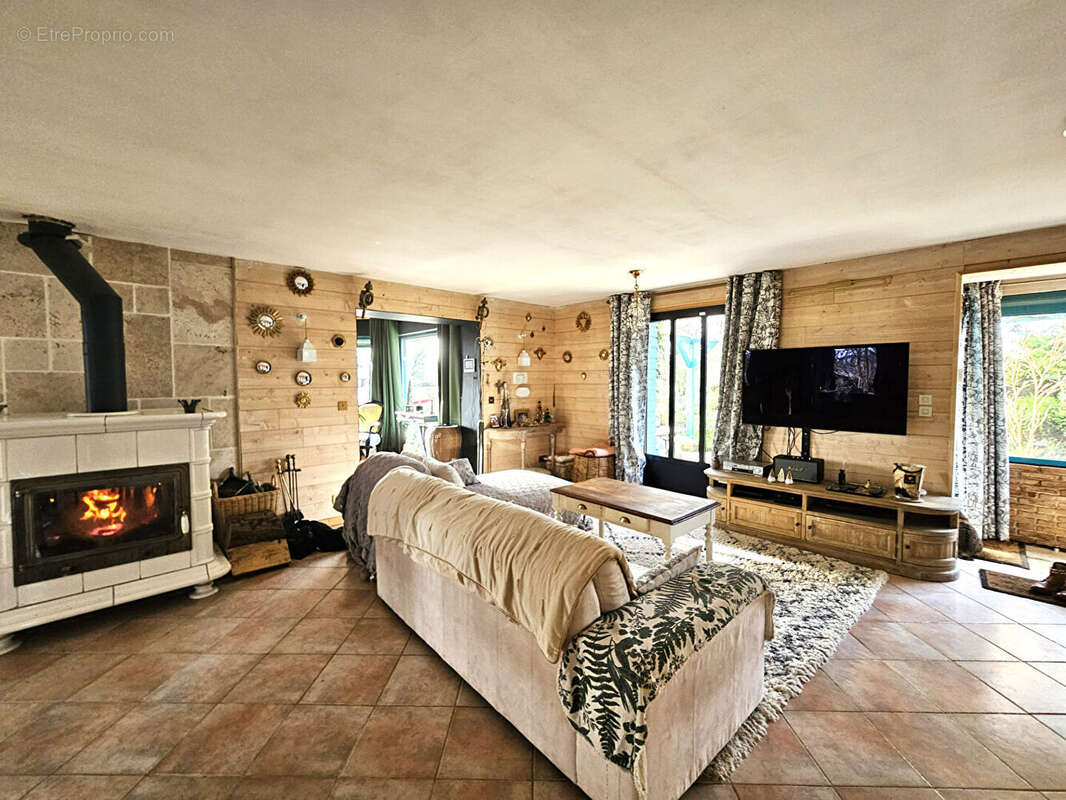 Maison à MONTMAIN