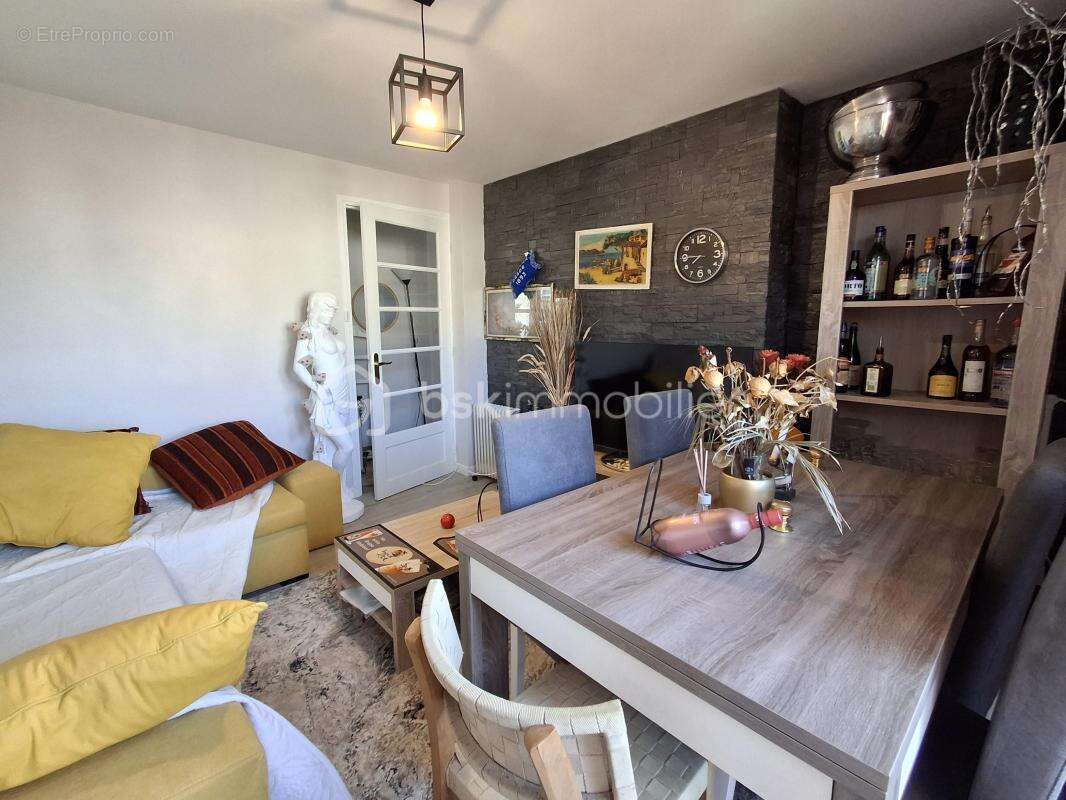 ***appartement 56m2  2chambres refait a neuf avec balcon, cave, box parking privatif dieppe*** - photo 10