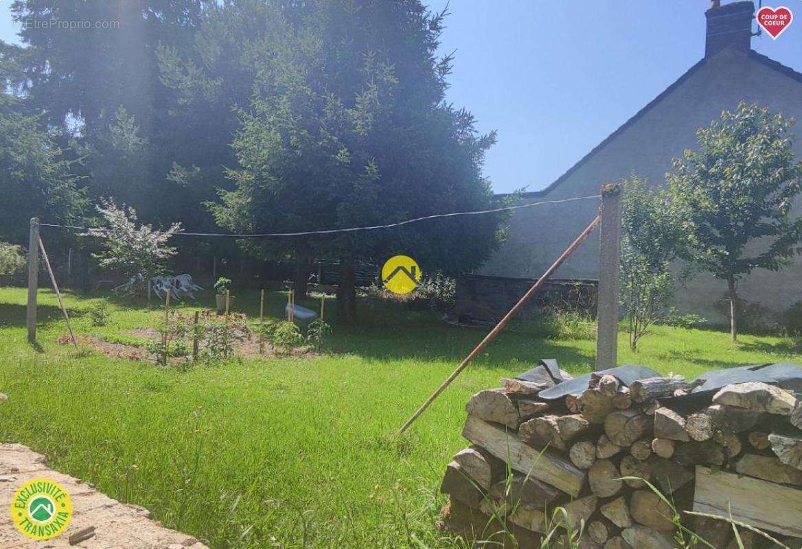 Maison à LA GUERCHE-SUR-L'AUBOIS