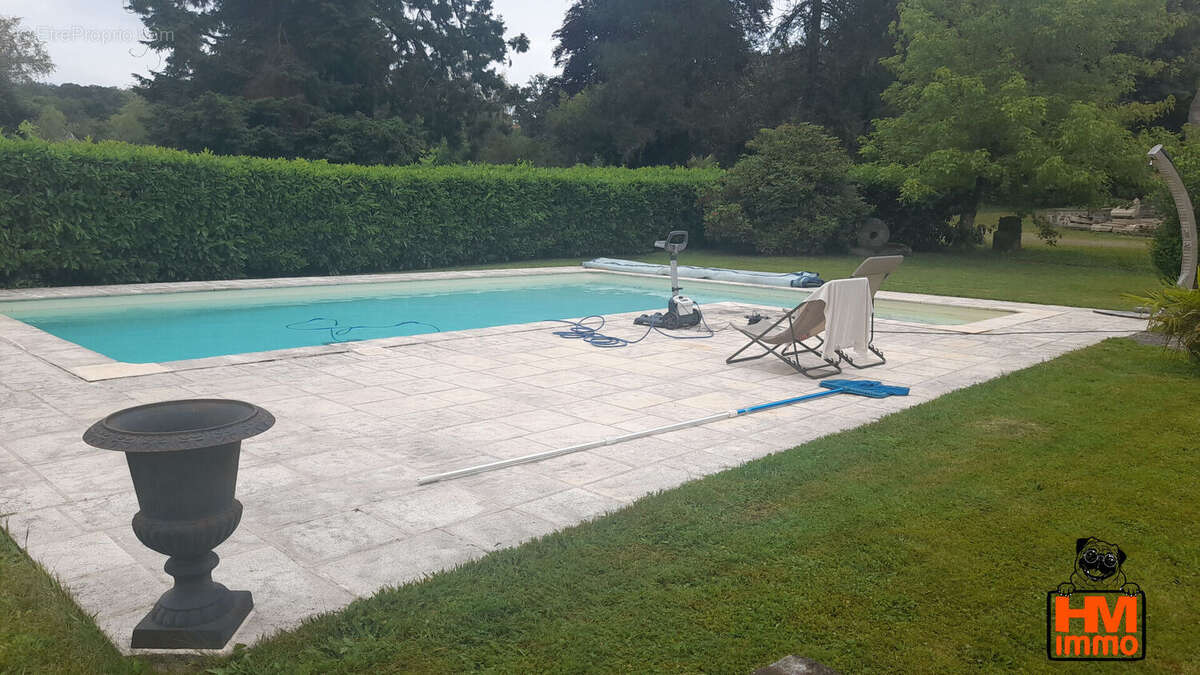 Maison 850 m² à Aubusson  - photo 3