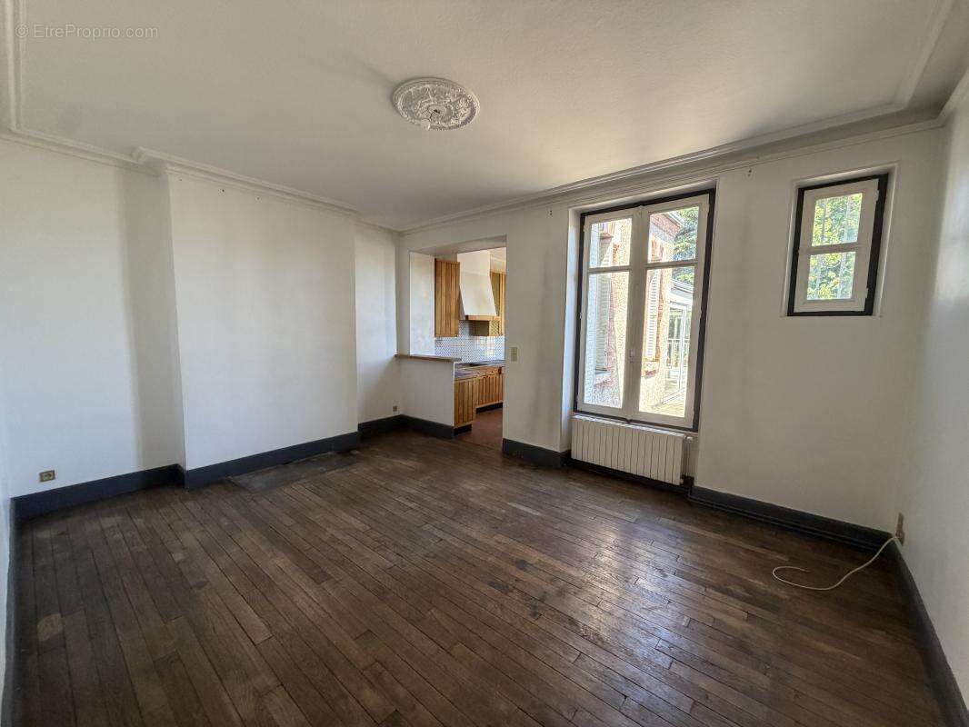 Maison de caractère en bon etat de 497 m² dont piscine et local commercial de 117 m² - photo 8