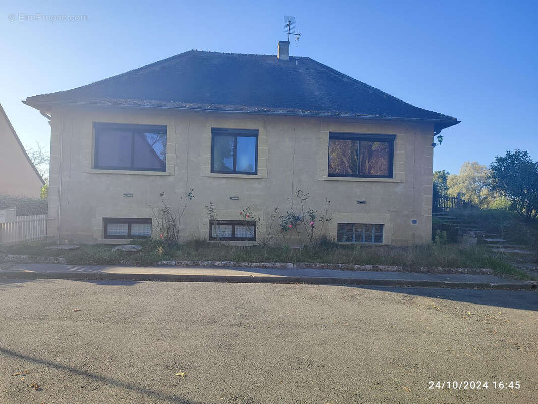 Maison à LA CHARTRE-SUR-LE-LOIR
