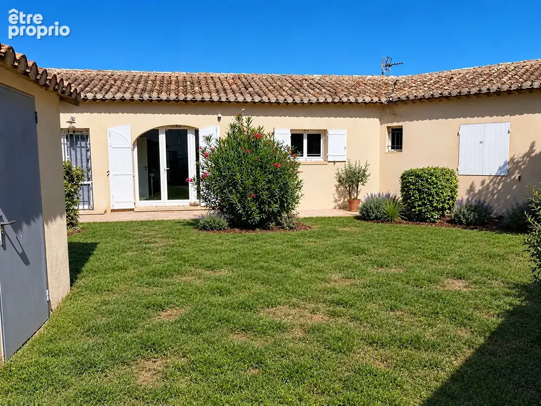 Saint Martin de Crau : Charmante Maison de plain-pied , proche centre-ville - photo 1