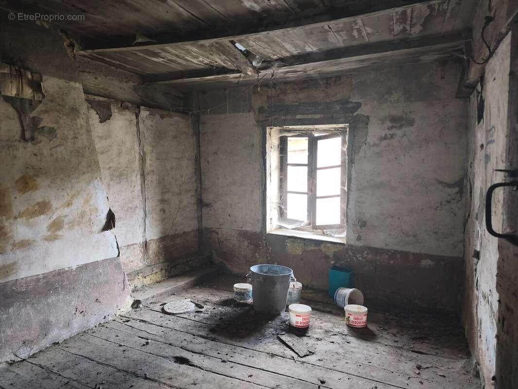 Maison à SAINT-TRIVIER-DE-COURTES