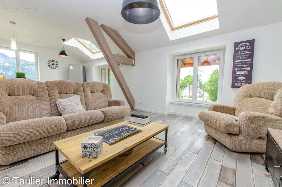 Appartement à RENCUREL