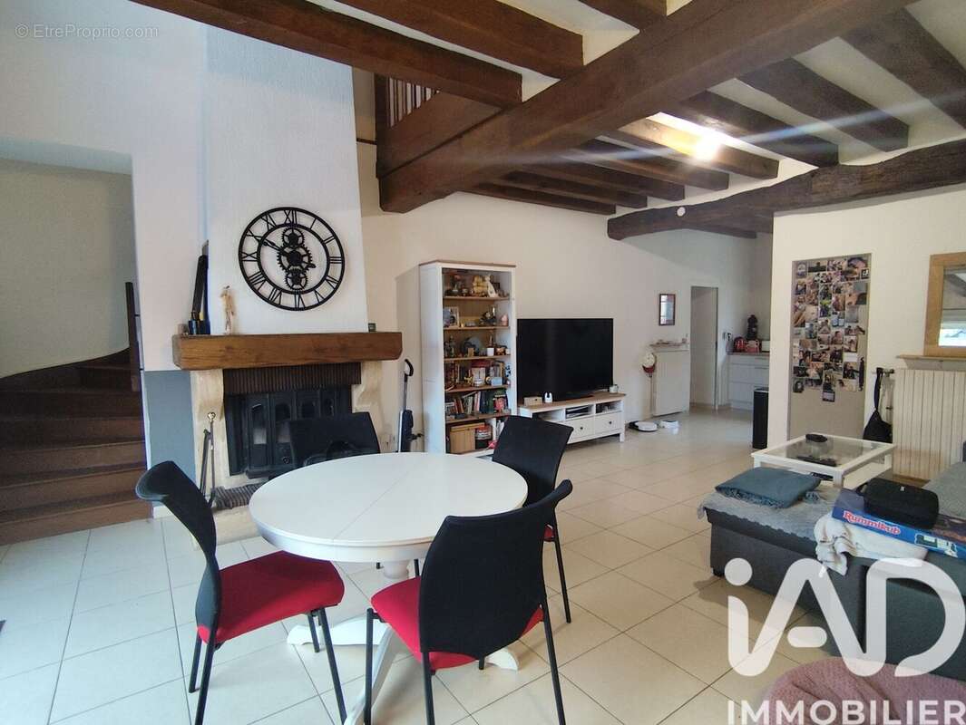 Maison 126 m² à Clery-Saint-Andre  - photo 2