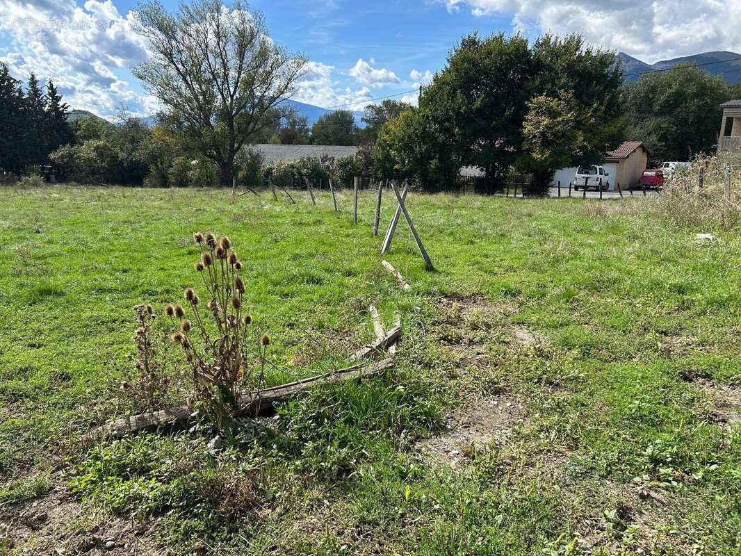 Terrain à LA ROCHETTE