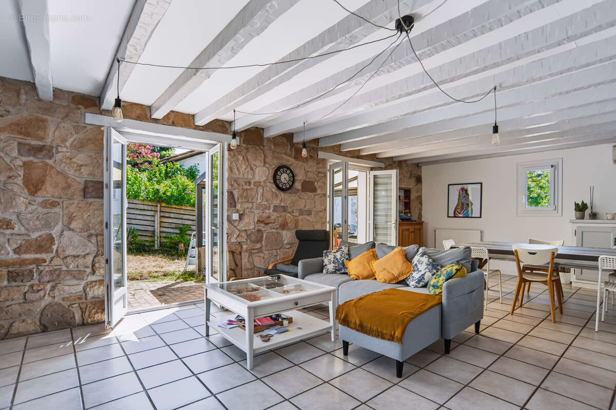 Ascain, maison de type 5 de 170 m2 sur parcelle 734 m2 - photo 2