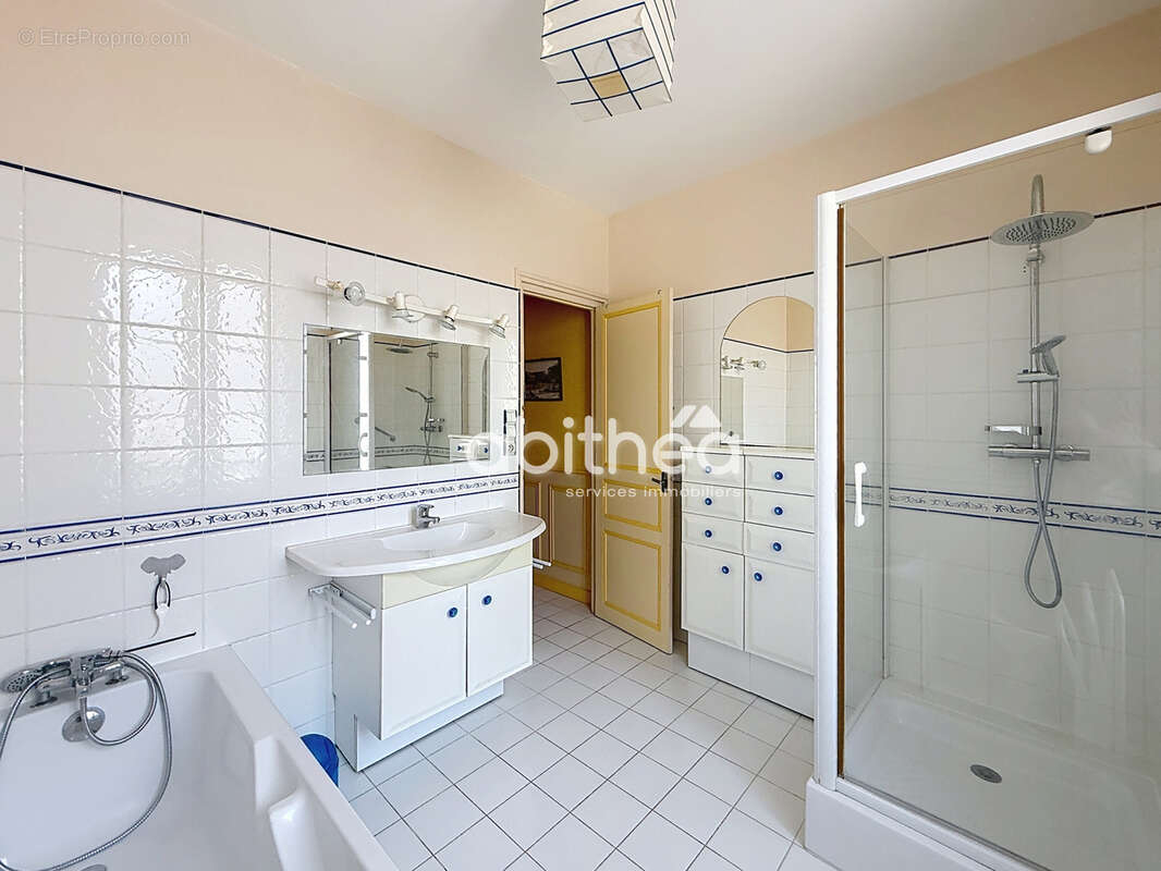 Ruffec Maison de ville 178 m2 3 chambres - photo 17