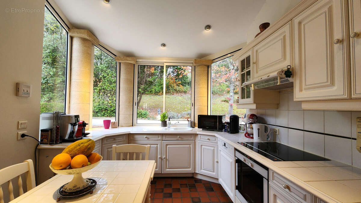 Maison à SAINT-ROMAIN-LA-VIRVEE