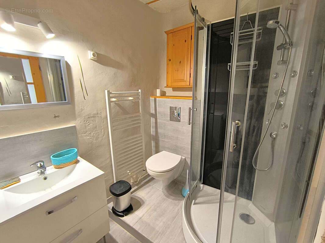 Appartement à PERNES-LES-FONTAINES