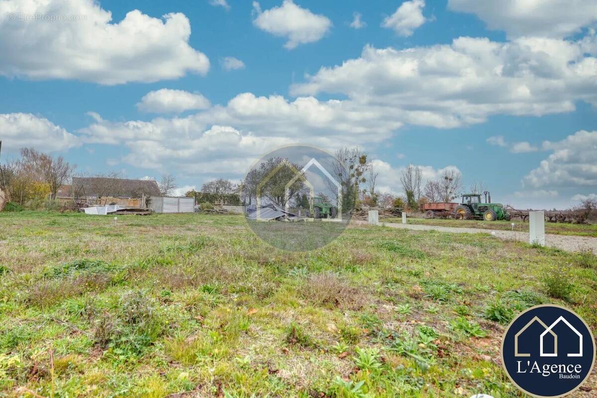 Terrain à BERCHERES-SAINT-GERMAIN