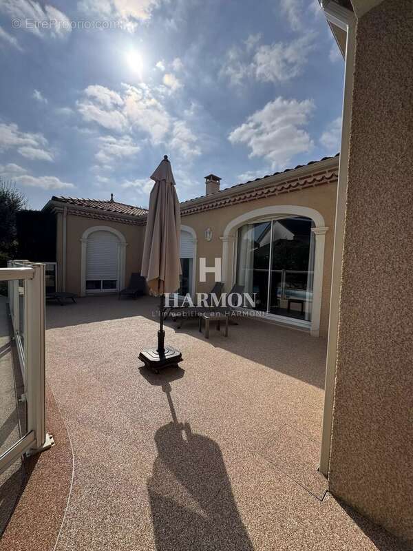 Harmon à vendre :  Élégante maison de plain-pied avec piscine à Pau - photo 9