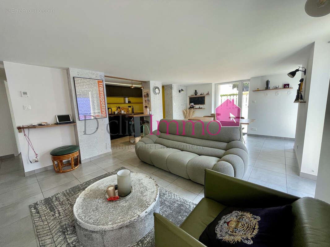 Appartement de caractère situé sur la corniche ! - photo 2