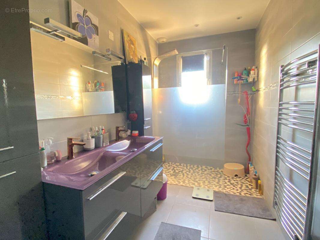 Maison à SAINT-QUENTIN-DE-BARON