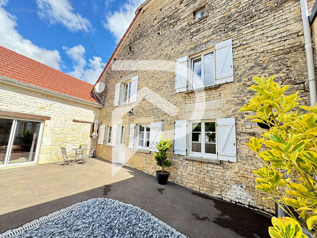 Maison à CHATEAUVILLAIN