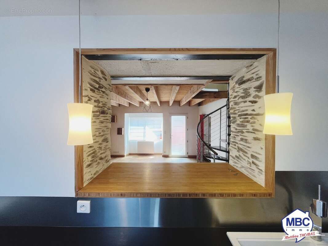 Maison à SAINT-MACAIRE-EN-MAUGES