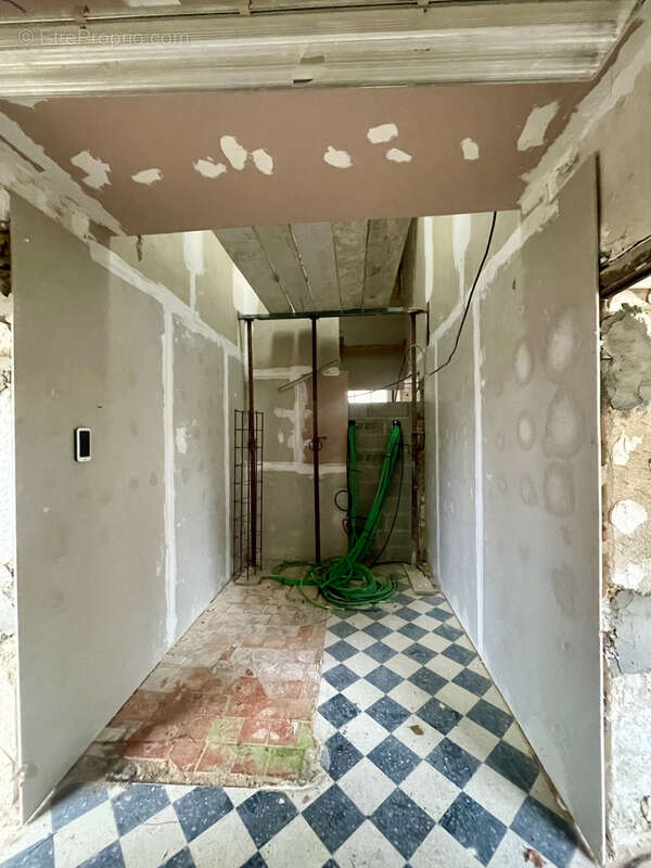 Bel immeuble de caractère à finir de rénover à Madiran - photo 16