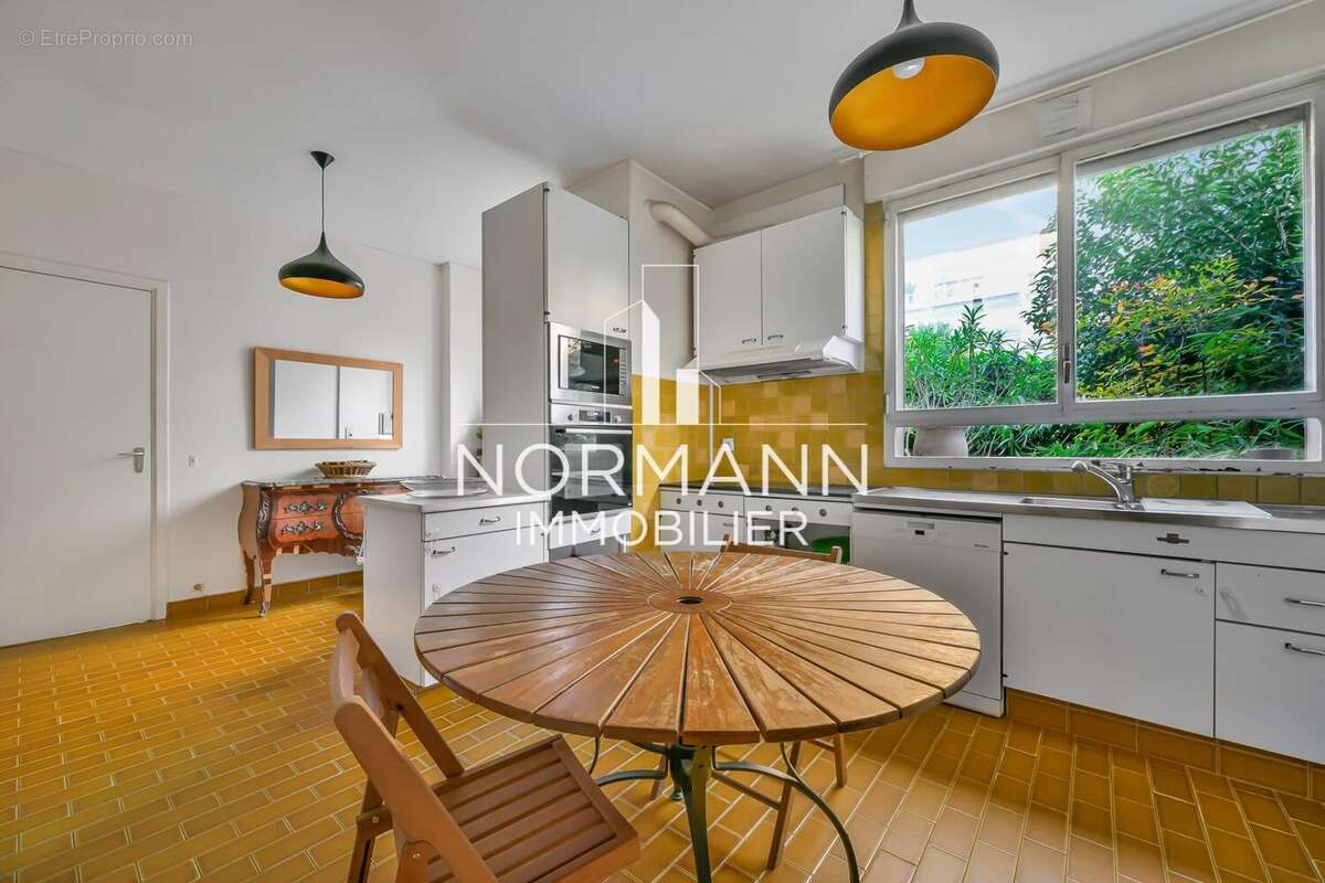 Appartement à NEUILLY-SUR-SEINE