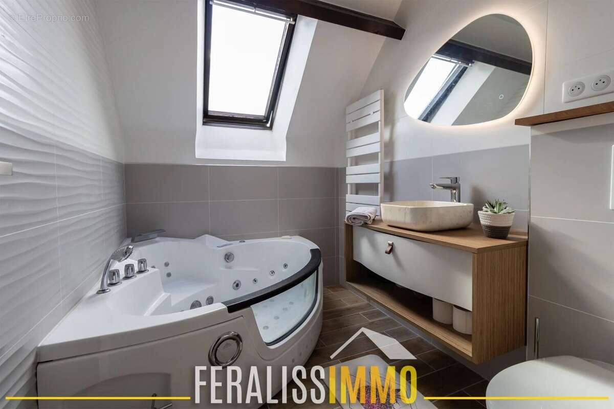 Maison à JOUY-LE-MOUTIER