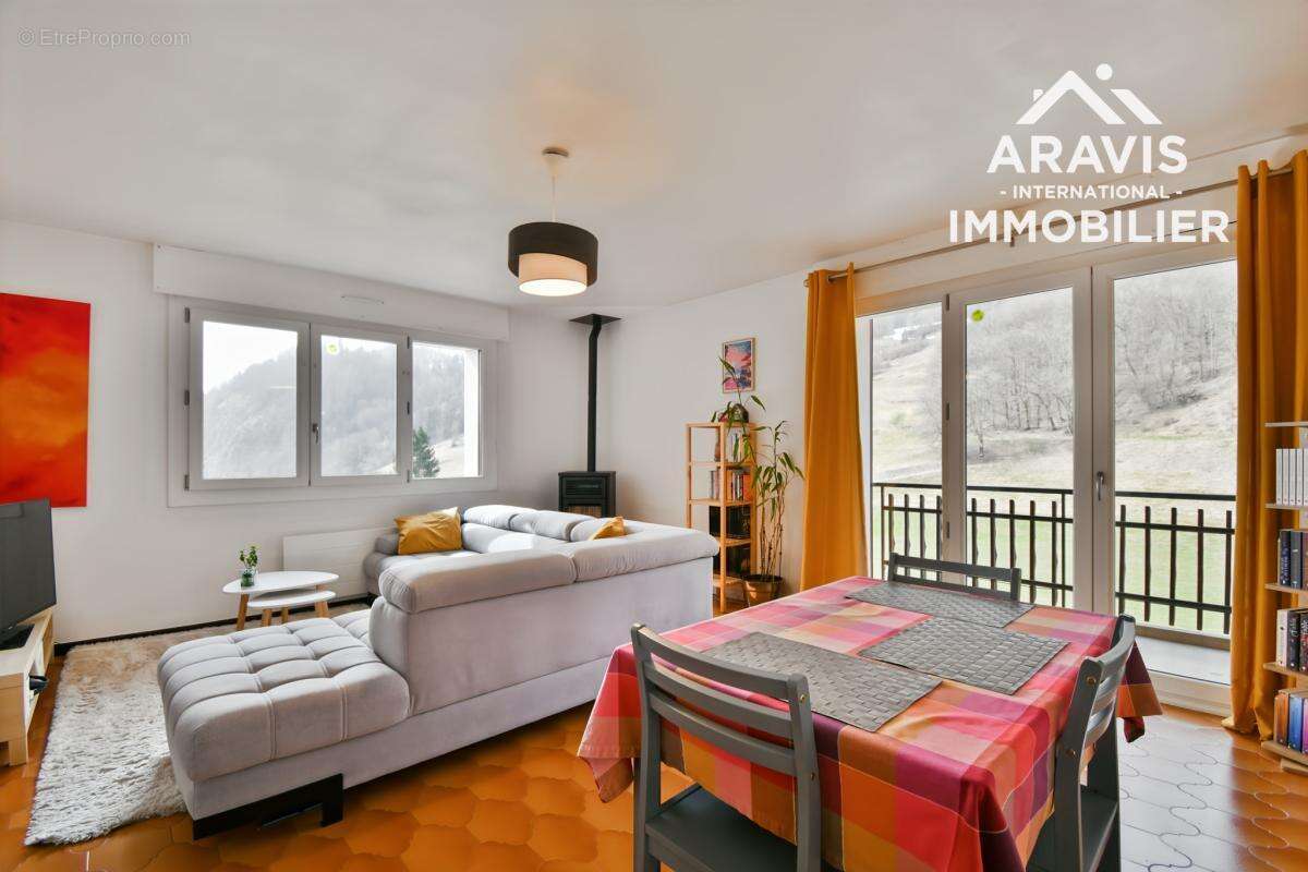 Appartement à SERRAVAL
