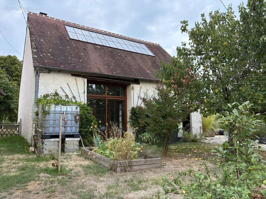 Maison rénovée avec gîte séparé de 3 chambres et piscine !! - photo 11