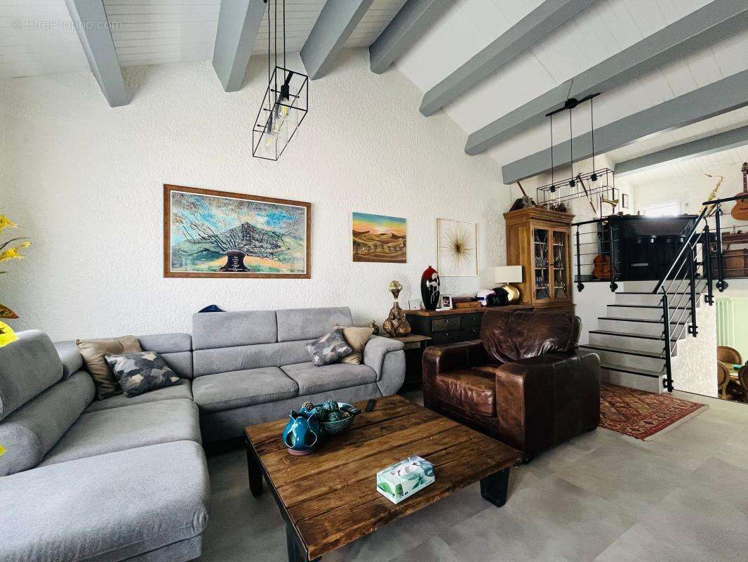 Maison familiale en parfait état avec studio indépendant à Aytré! - photo 3