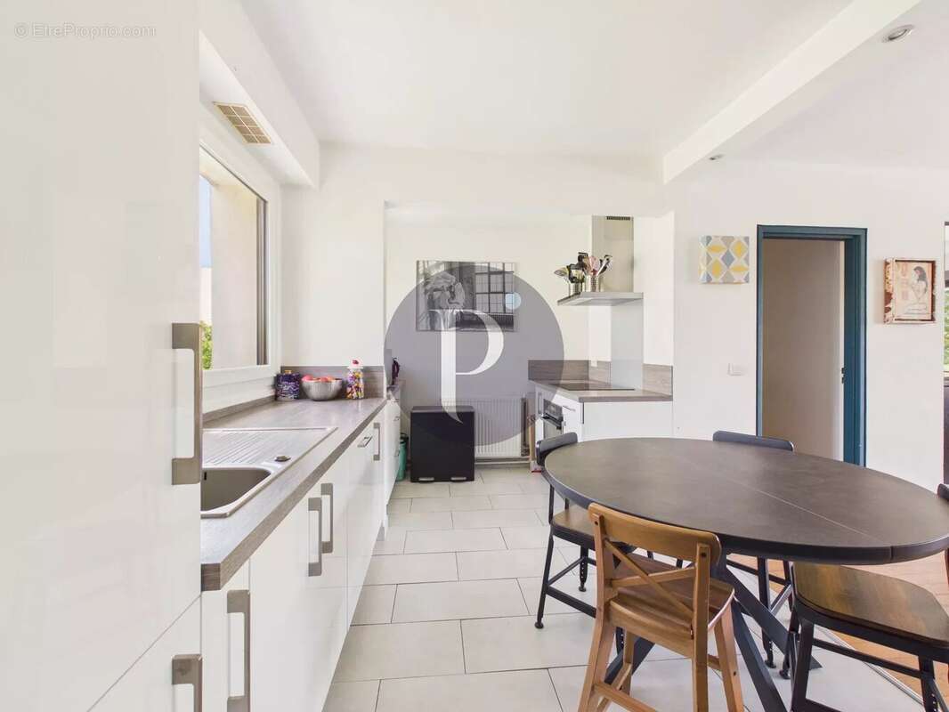 Appartement à VERRIERES-LE-BUISSON