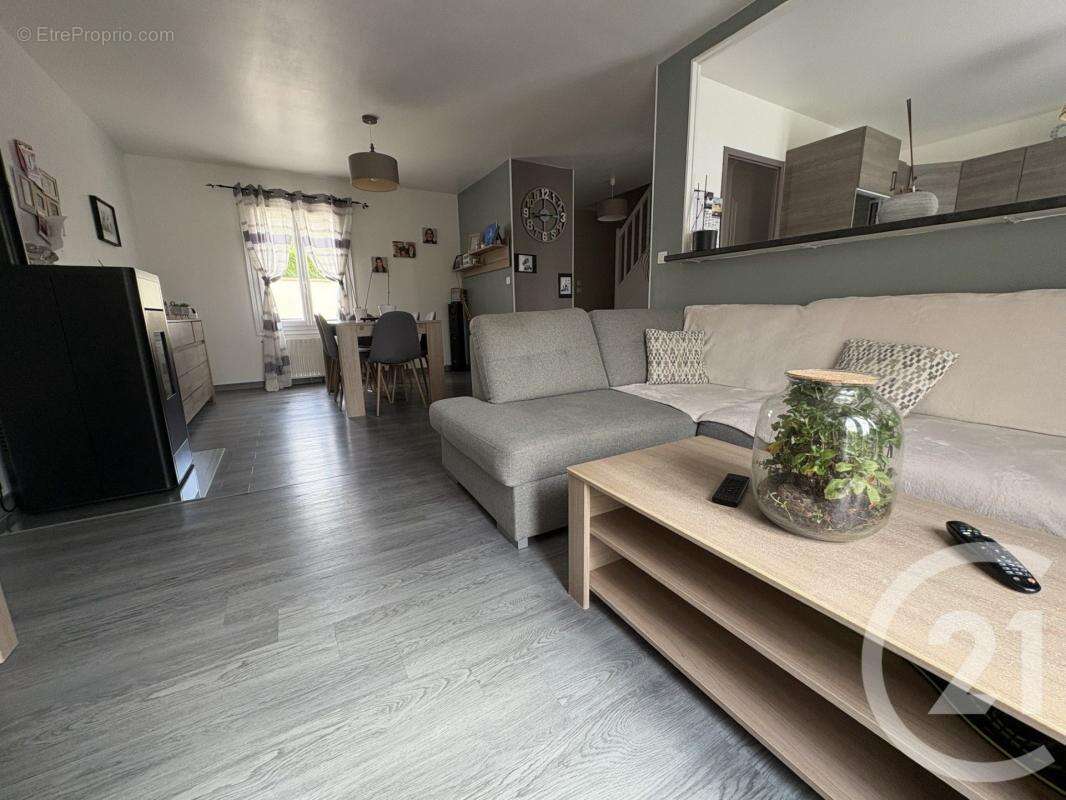 Maison à MOGNEVILLE