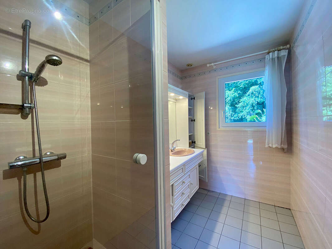 A vendre maison sur sous-sol complet à LANNILIS - photo 6