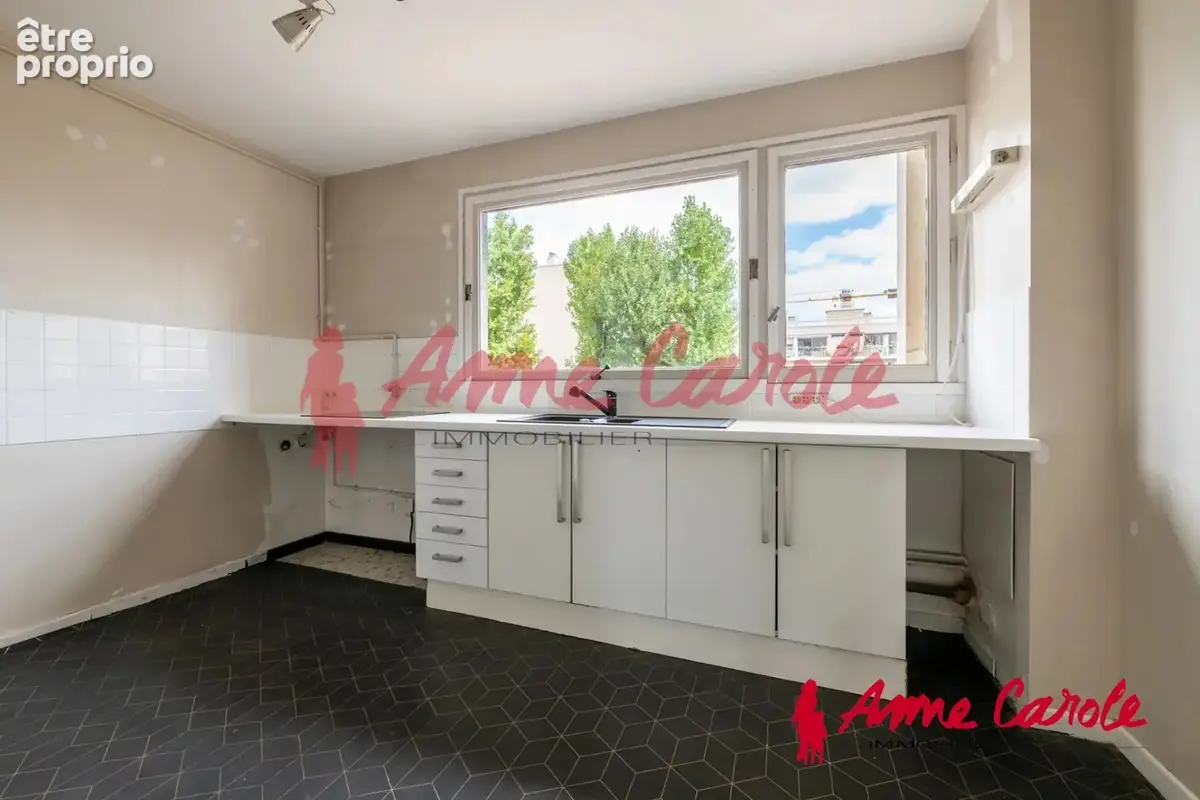 Appartement de trois pièces de 70 m2 avec loggia et cave en - photo 7
