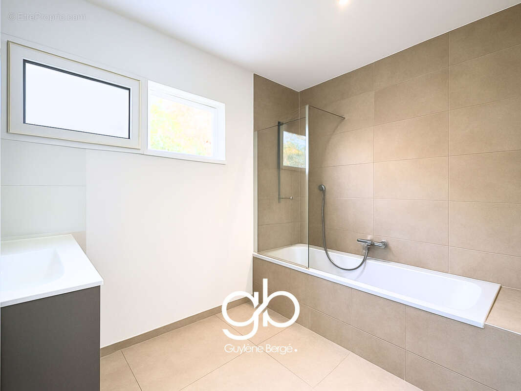 Villa contemporaine 150 m2 avec piscine, pool house - Saint-Drézéry - photo 12