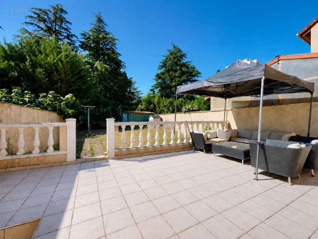Maison 113 m² à Saint-Fons  - photo 3