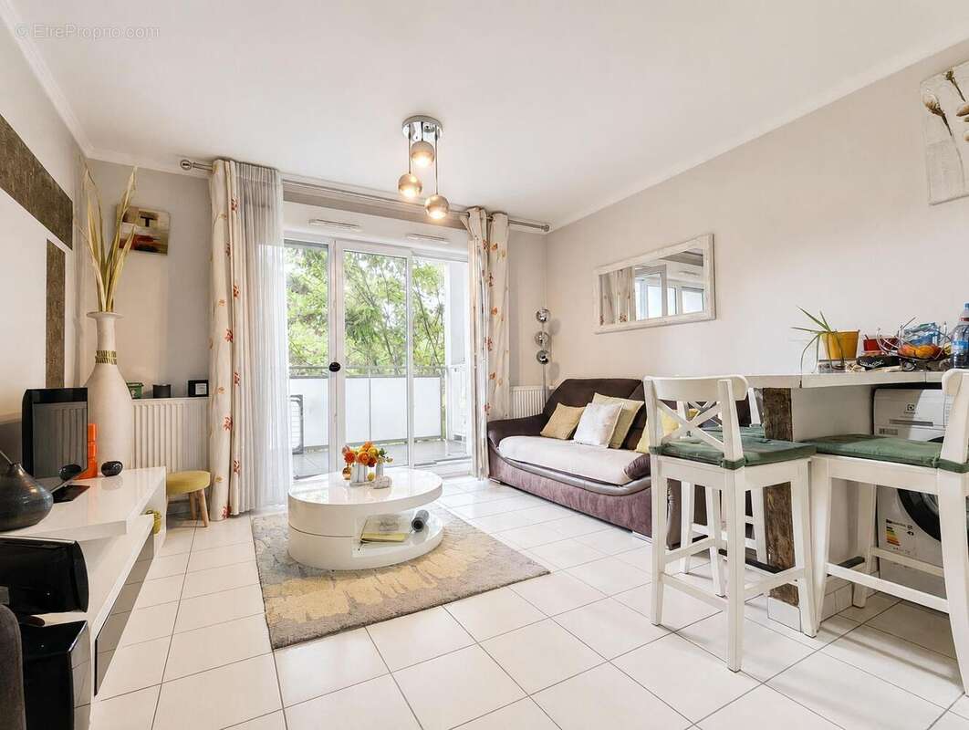 Appartement 53 m² à Decines-Charpieu  - photo 3