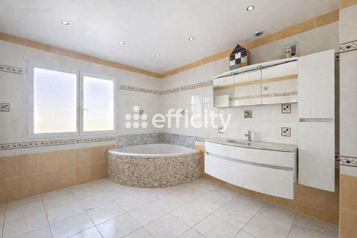 Maison à CLICHY-SOUS-BOIS