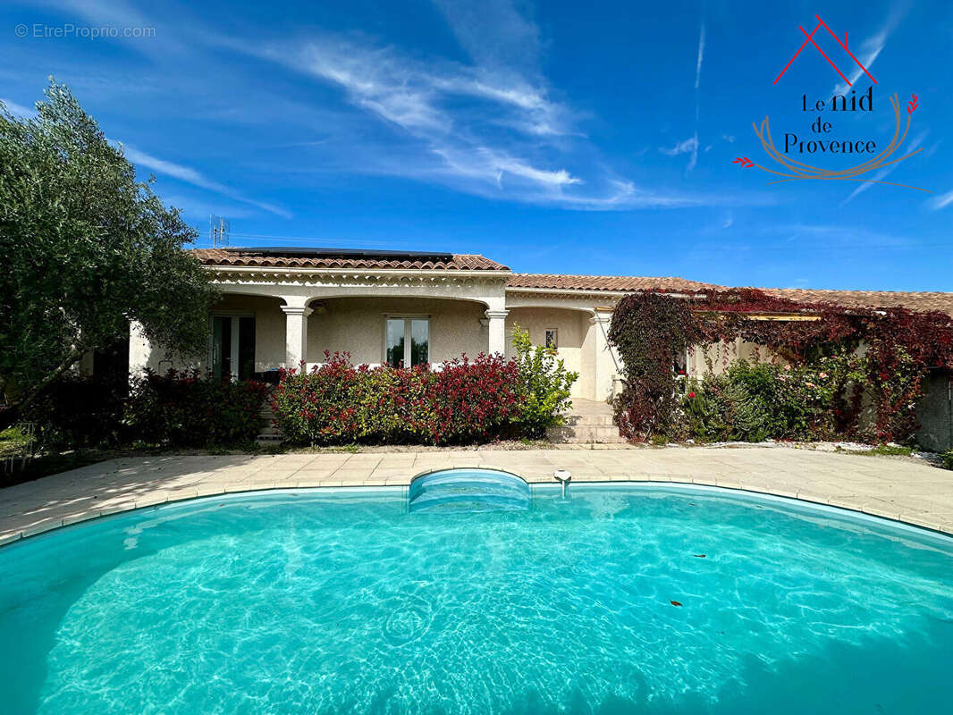 Maison à CAMARET-SUR-AIGUES