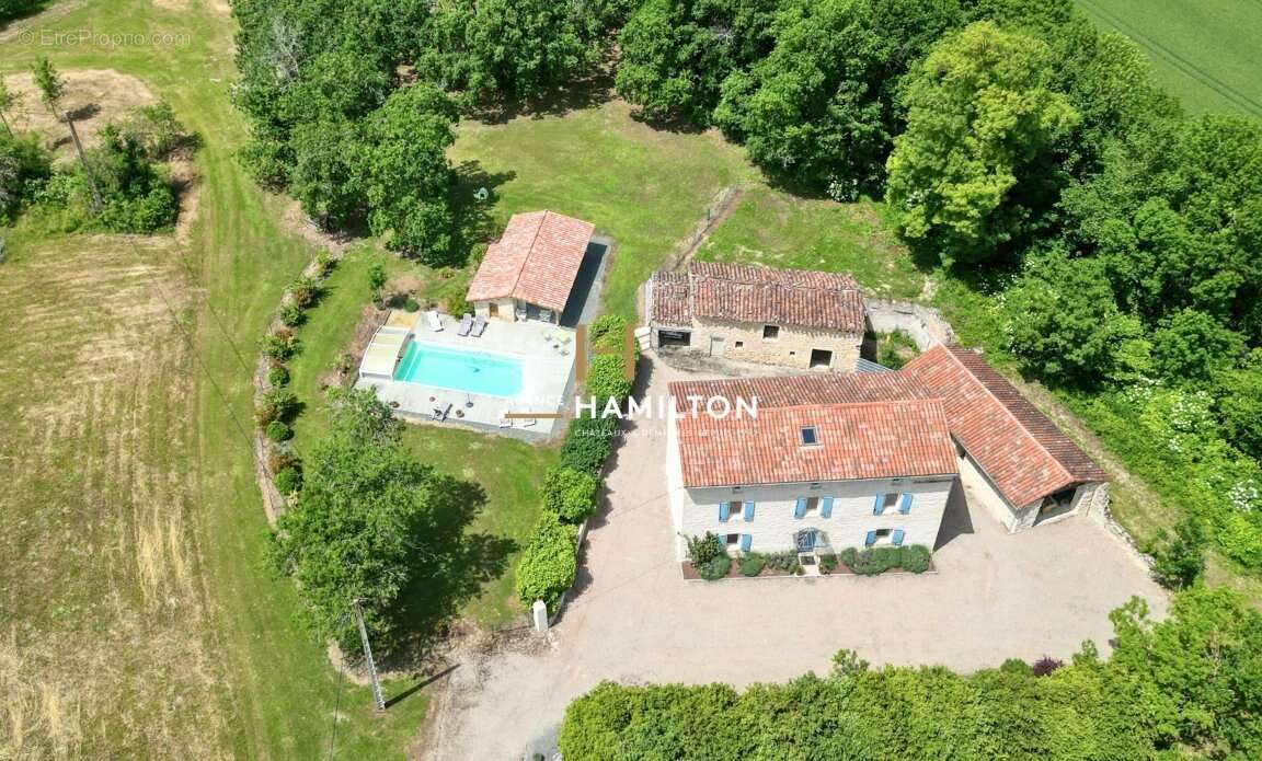 Superbe maison en pierre rénovée, avec bois et terrains attenants - photo 5