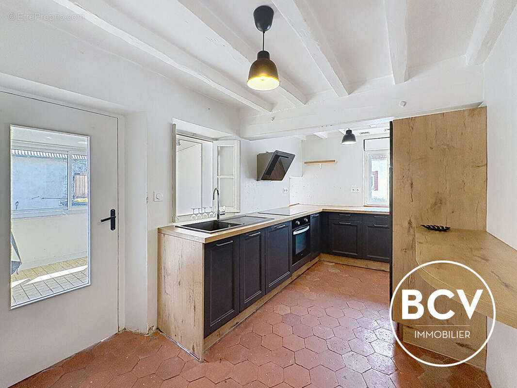 Maison De Village + gite + grange - photo 2