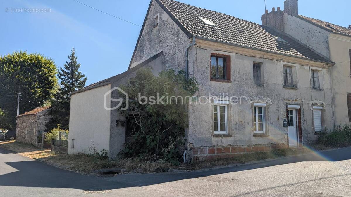 Maison à SAINT-DENIS-LES-REBAIS