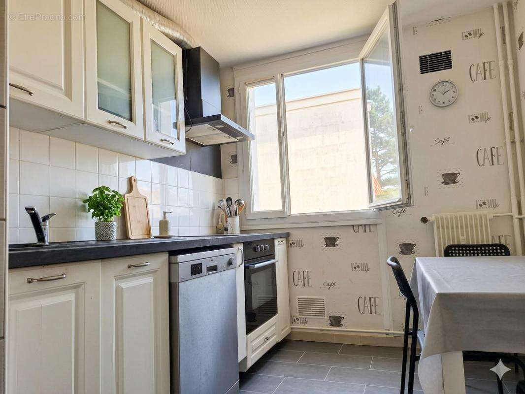 EXCLUSIVITE A VENDRE Appartement T4 de 75m² - 3 Chambres - Balcon - 37300 Joué-lès-Tours centre - photo 4