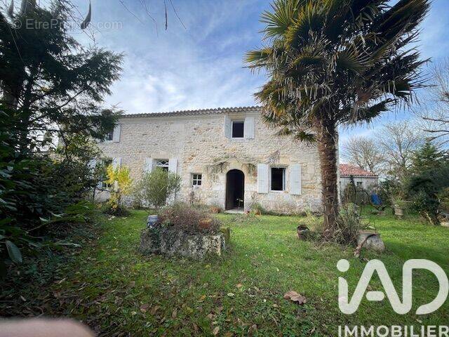 Photo 1 - Maison à NIEUL-LES-SAINTES
