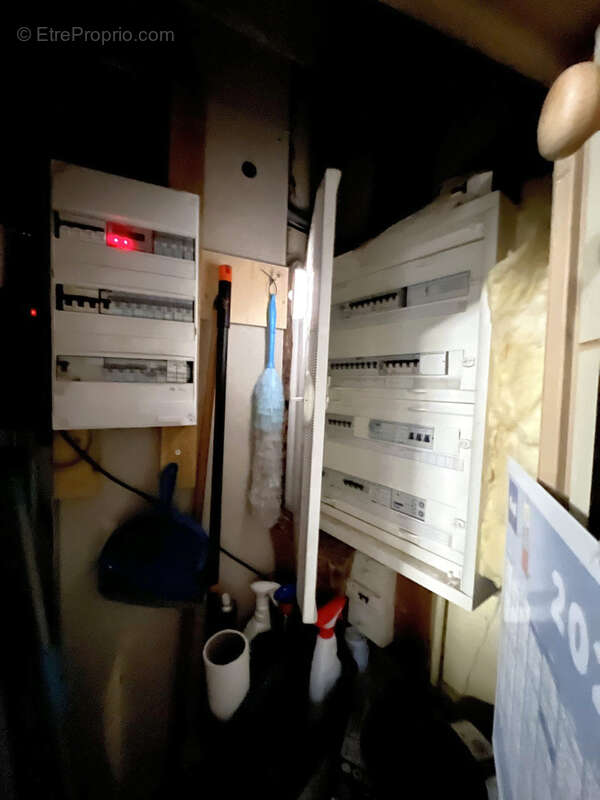 Commerce à CRAPONNE-SUR-ARZON